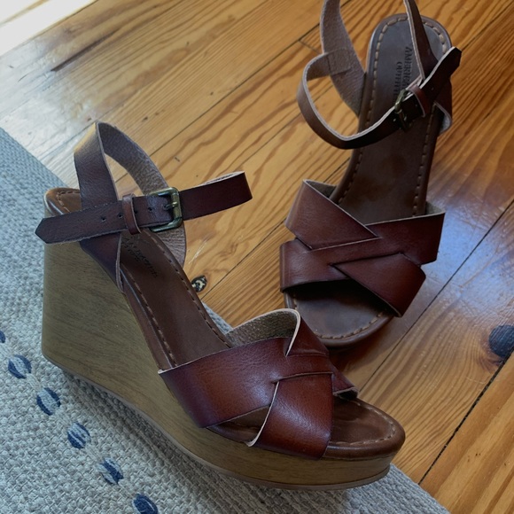 American Eagle Outfitters Shoes - Brown Wedges💋